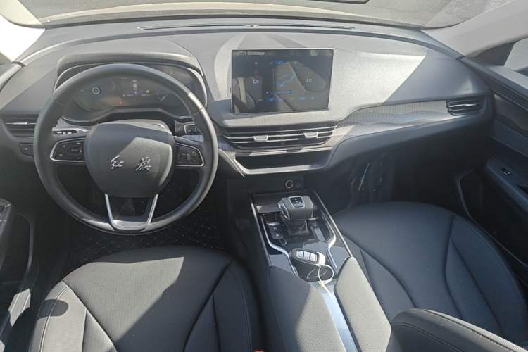 Used Hongqi E-QM5 2022 431 km Charge & Enjoy Edition Center Console