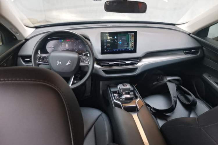 Used Hongqi E-QM5 2022 431 km Charge & Enjoy Edition Center Console