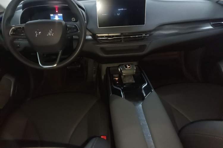 Used Hongqi E-QM5 2022 431 km Charge & Enjoy Edition Center Console