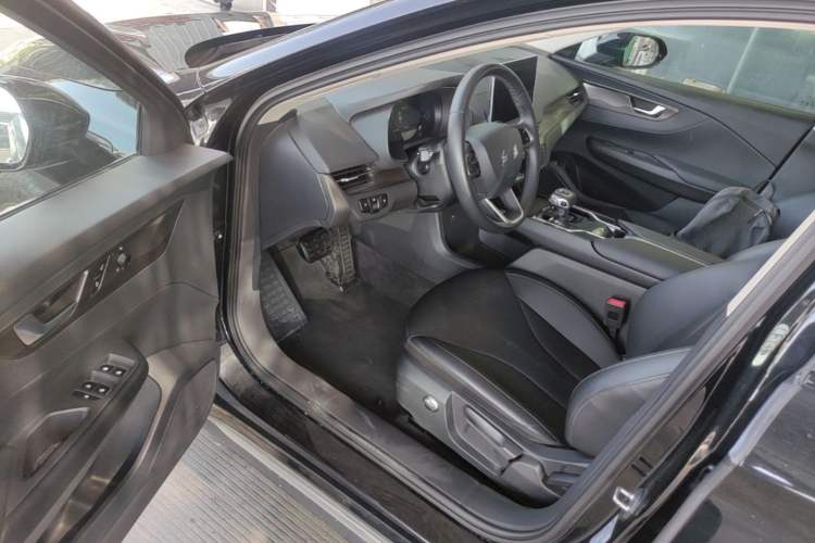 Used Hongqi E-QM5 2022 431 km Charge & Enjoy Edition Driver Seat