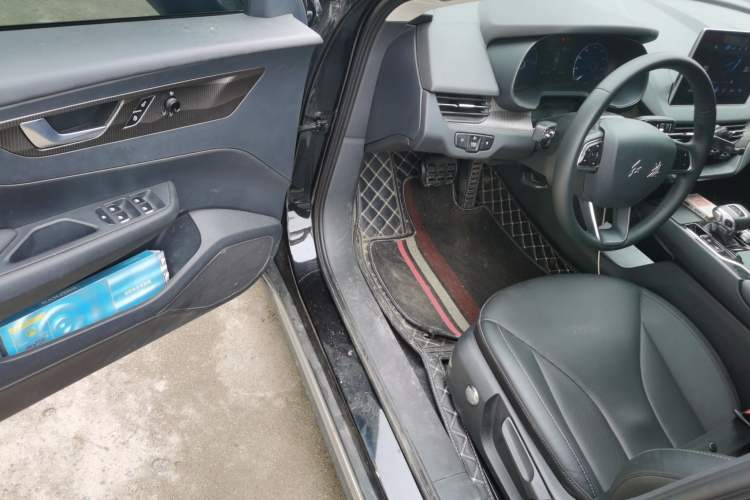 Used Hongqi E-QM5 2022 431 km Charge & Enjoy Edition Driver Seat