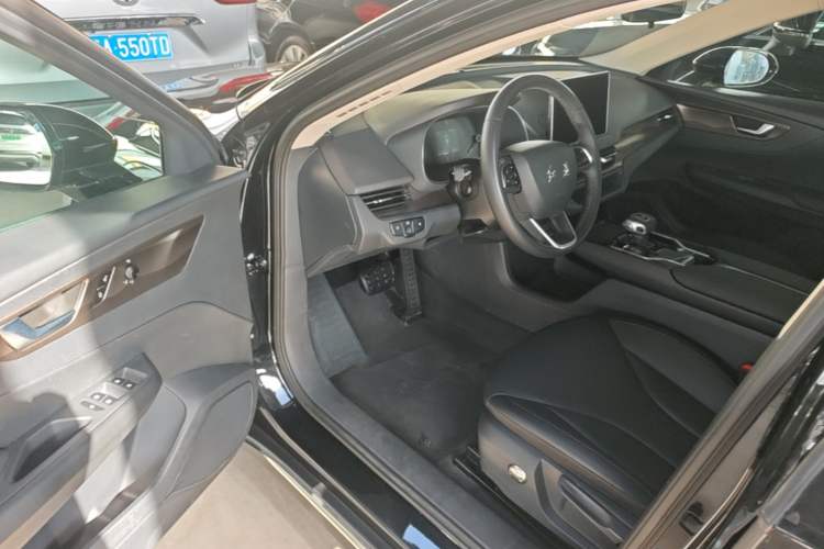 Used Hongqi E-QM5 2022 431 km Charge & Enjoy Edition Driver Seat