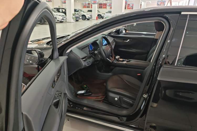 Used Hongqi E-QM5 2022 431 km Charge & Enjoy Edition Driver Seat