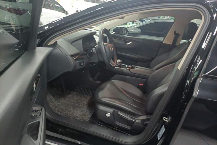 Used Hongqi E-QM5 2022 431 km Charge & Enjoy Edition Driver Seat