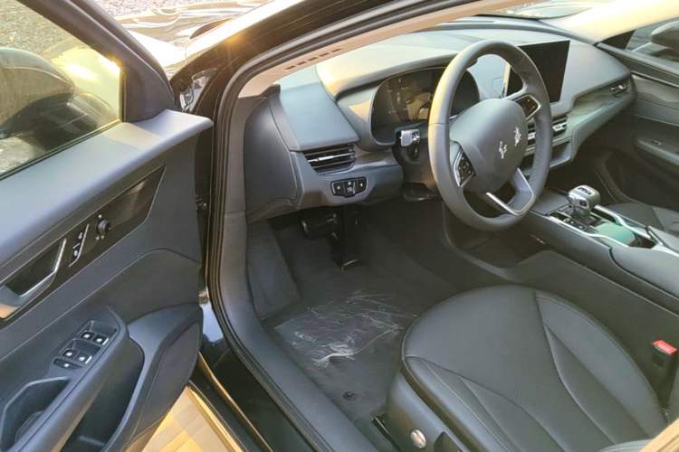 Used Hongqi E-QM5 2022 431 km Charge & Enjoy Edition Driver Seat