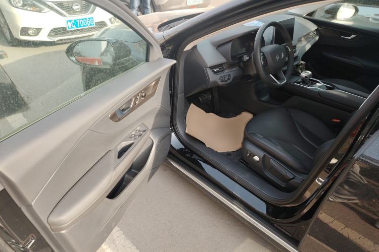 Used Hongqi E-QM5 2022 431 km Charge & Enjoy Edition Driver Seat
