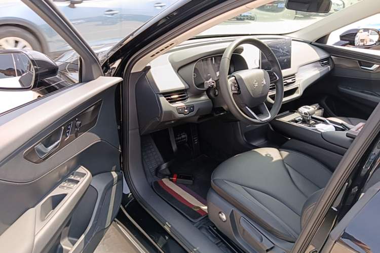 Used Hongqi E-QM5 2022 431 km Charge & Enjoy Edition Driver Seat