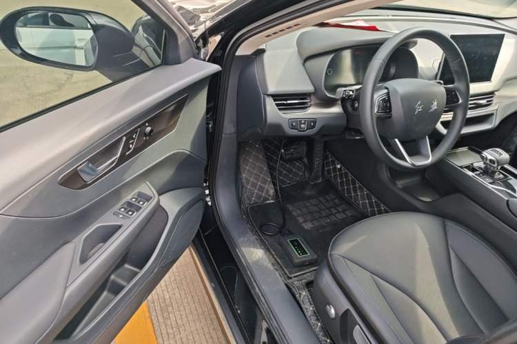 Used Hongqi E-QM5 2022 431 km Charge & Enjoy Edition Driver Seat