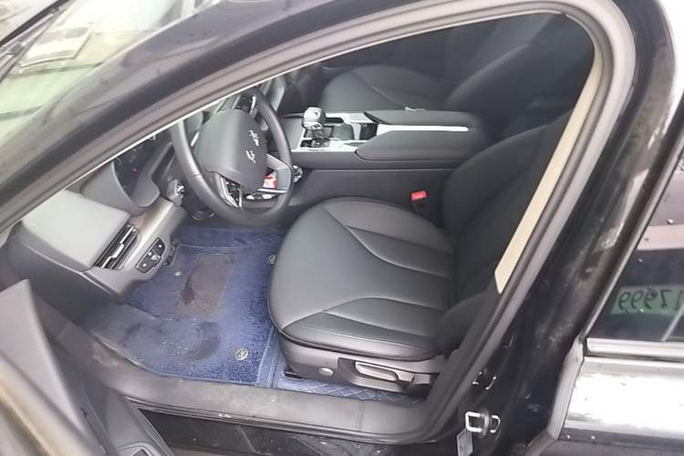 Used Hongqi E-QM5 2022 431 km Charge & Enjoy Edition Driver Seat