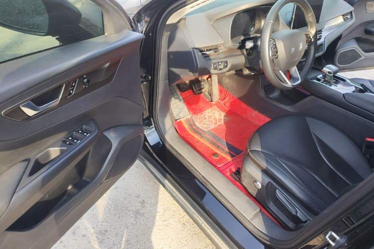 Used Hongqi E-QM5 2022 431 km Charge & Enjoy Edition Driver Seat