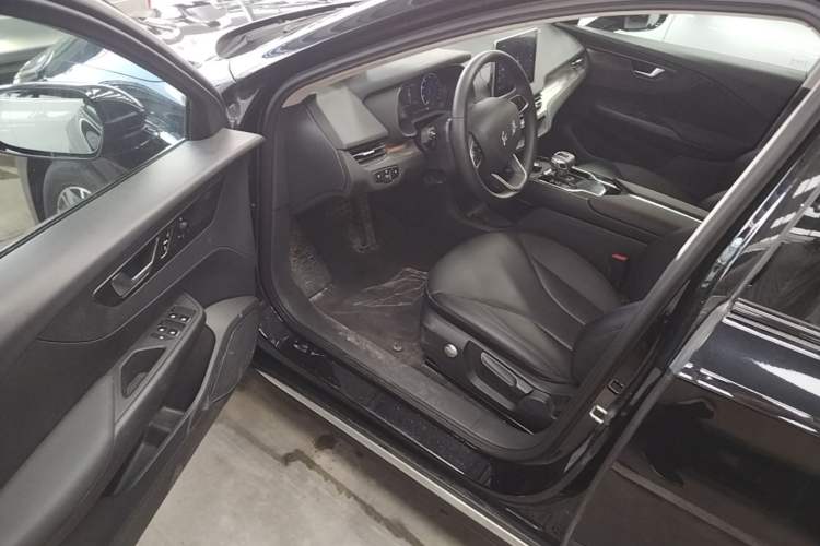 Used Hongqi E-QM5 2022 431 km Charge & Enjoy Edition Driver Seat