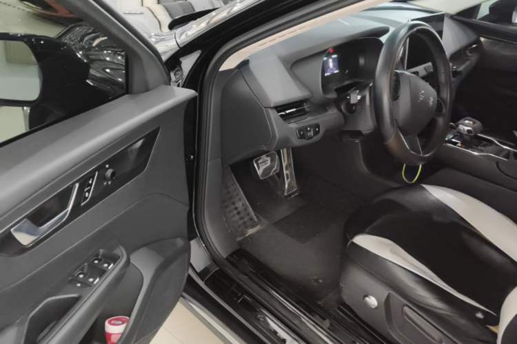 Used Hongqi E-QM5 2022 431 km Charge & Enjoy Edition Driver Seat