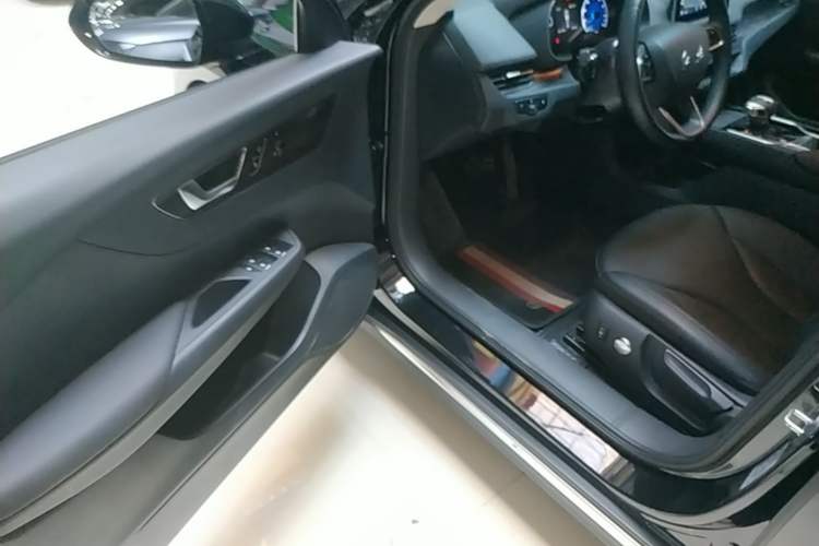 Used Hongqi E-QM5 2022 431 km Charge & Enjoy Edition Driver Seat