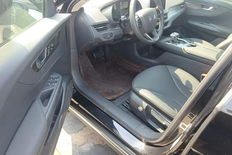 Used Hongqi E-QM5 2022 431 km Charge & Enjoy Edition Driver Seat
