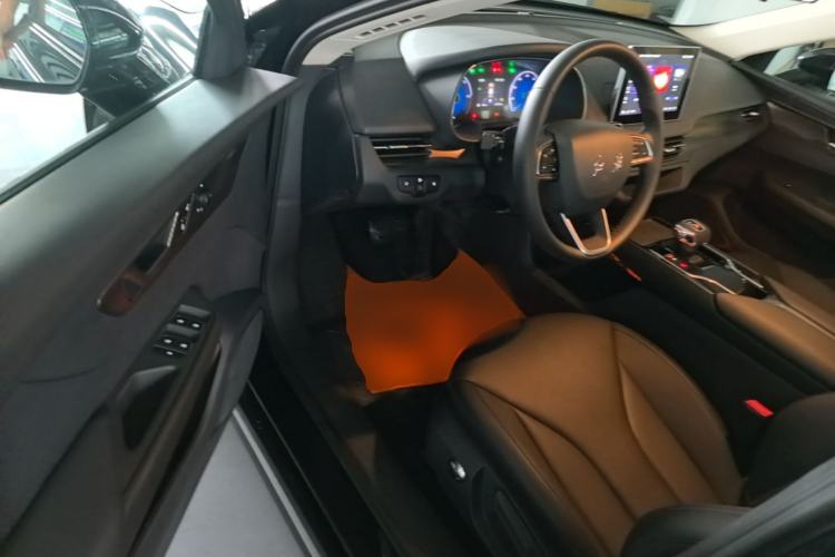 Used Hongqi E-QM5 2022 431 km Charge & Enjoy Edition Driver Seat