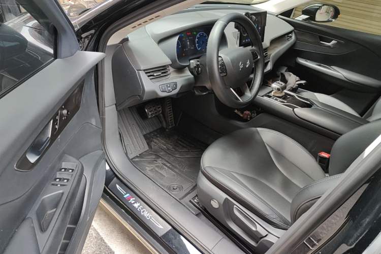 Used Hongqi E-QM5 2022 431 km Charge & Enjoy Edition Driver Seat