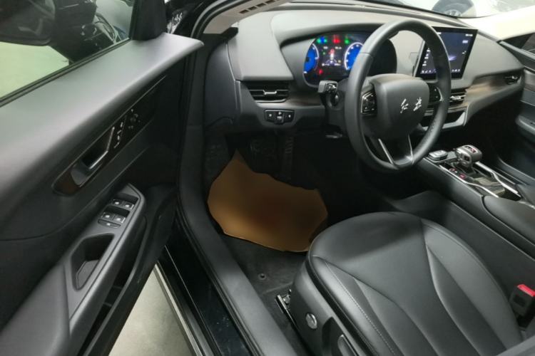 Used Hongqi E-QM5 2022 431 km Charge & Enjoy Edition Driver Seat