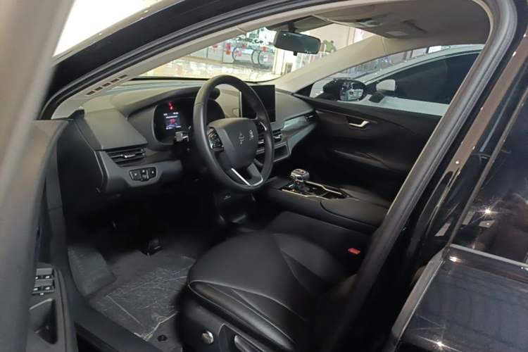 Used Hongqi E-QM5 2022 431 km Charge & Enjoy Edition Driver Seat