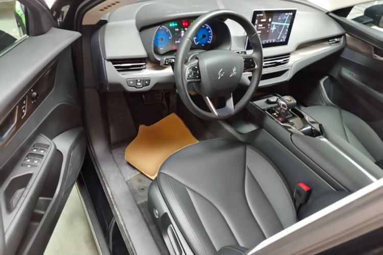 Used Hongqi E-QM5 2022 431 km Charge & Enjoy Edition Driver Seat