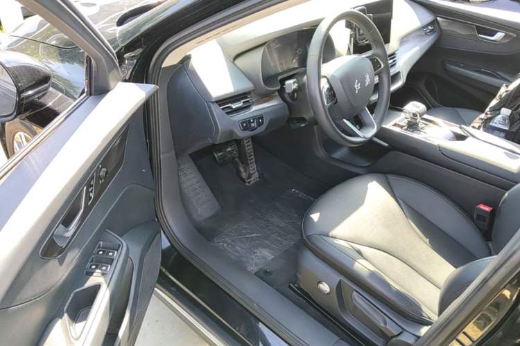 Used Hongqi E-QM5 2022 431 km Charge & Enjoy Edition Driver Seat