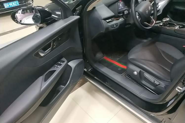 Used Hongqi E-QM5 2022 431 km Charge & Enjoy Edition Driver Seat