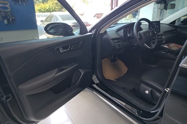 Used Hongqi E-QM5 2022 431 km Charge & Enjoy Edition Driver Seat
