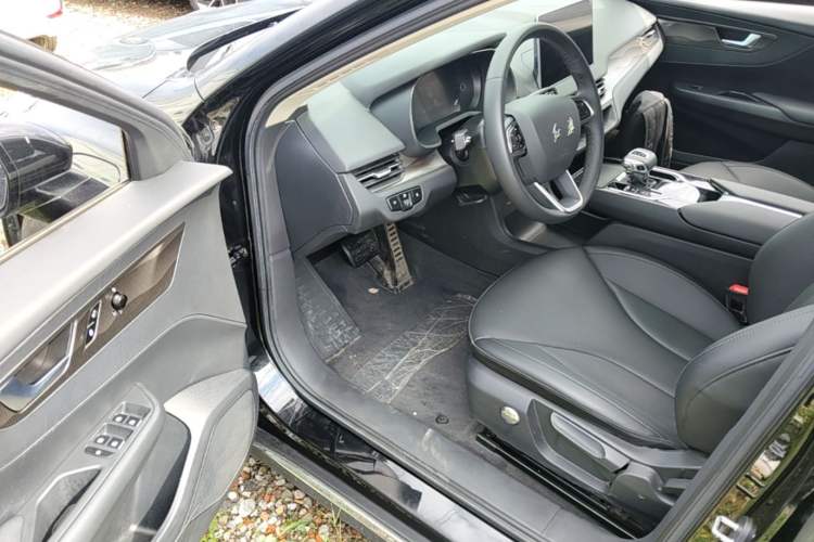 Used Hongqi E-QM5 2022 431 km Charge & Enjoy Edition Driver Seat