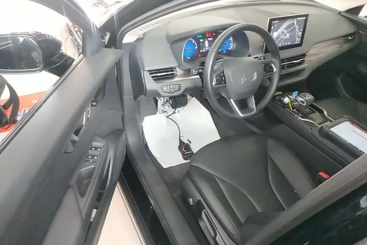 Used Hongqi E-QM5 2022 431 km Charge & Enjoy Edition Driver Seat