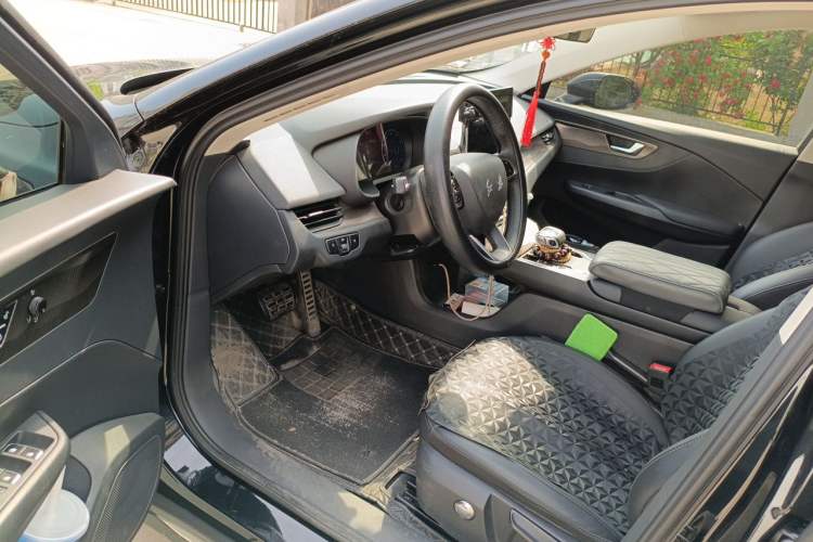 Used Hongqi E-QM5 2022 431 km Charge & Enjoy Edition Driver Seat