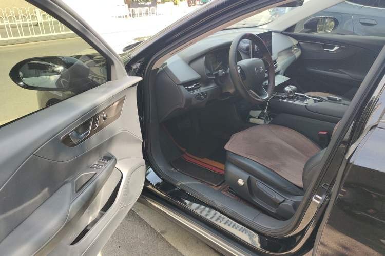 Used Hongqi E-QM5 2022 431 km Charge & Enjoy Edition Driver Seat