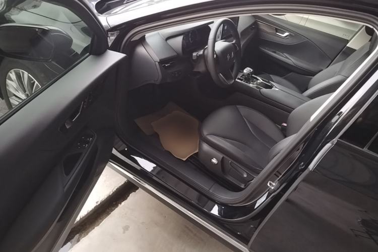 Used Hongqi E-QM5 2022 431 km Charge & Enjoy Edition Driver Seat