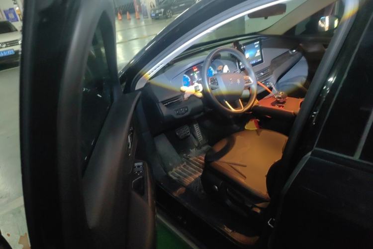 Used Hongqi E-QM5 2022 431 km Charge & Enjoy Edition Driver Seat
