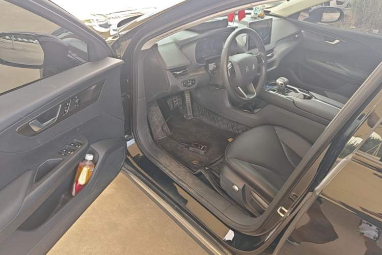 Used Hongqi E-QM5 2022 431 km Charge & Enjoy Edition Driver Seat