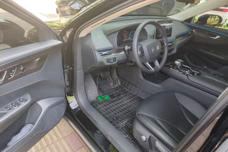 Used Hongqi E-QM5 2022 431 km Charge & Enjoy Edition Driver Seat