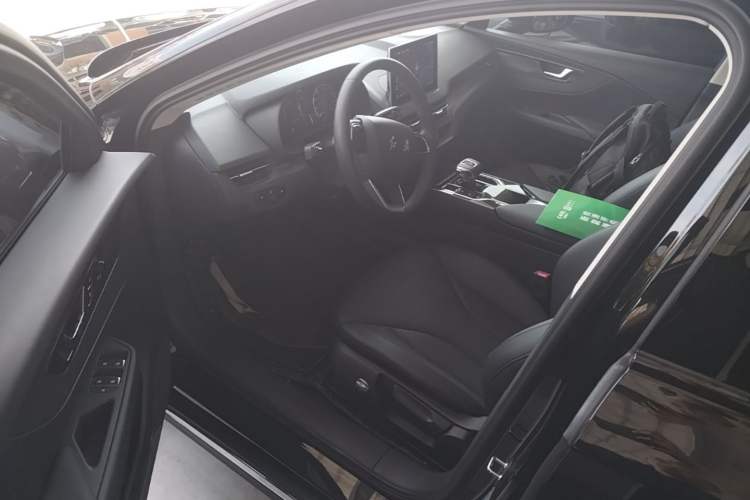 Used Hongqi E-QM5 2022 431 km Charge & Enjoy Edition Driver Seat