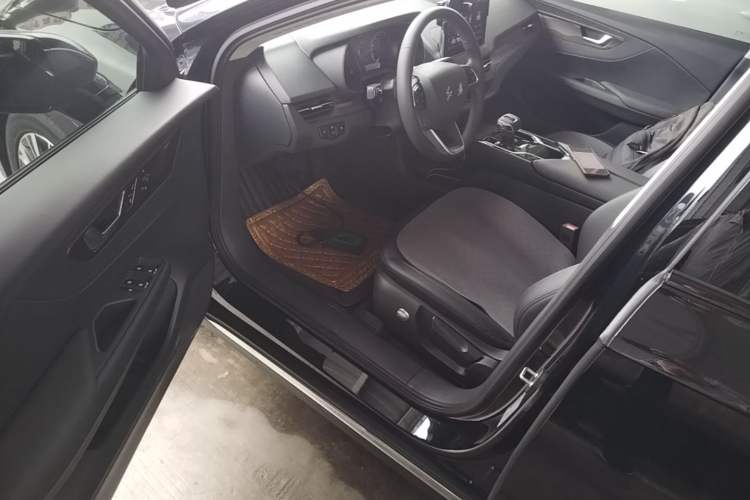 Used Hongqi E-QM5 2022 431 km Charge & Enjoy Edition Driver Seat