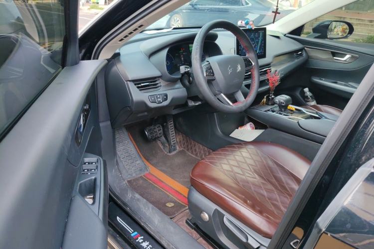 Used Hongqi E-QM5 2022 431 km Charge & Enjoy Edition Driver Seat