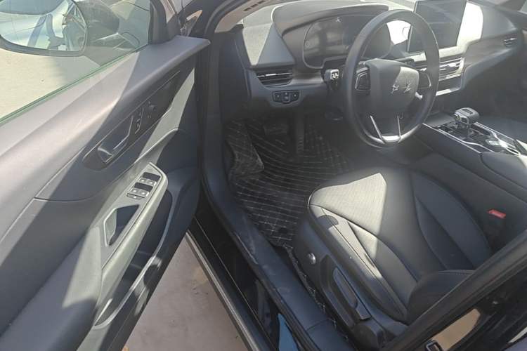 Used Hongqi E-QM5 2022 431 km Charge & Enjoy Edition Driver Seat