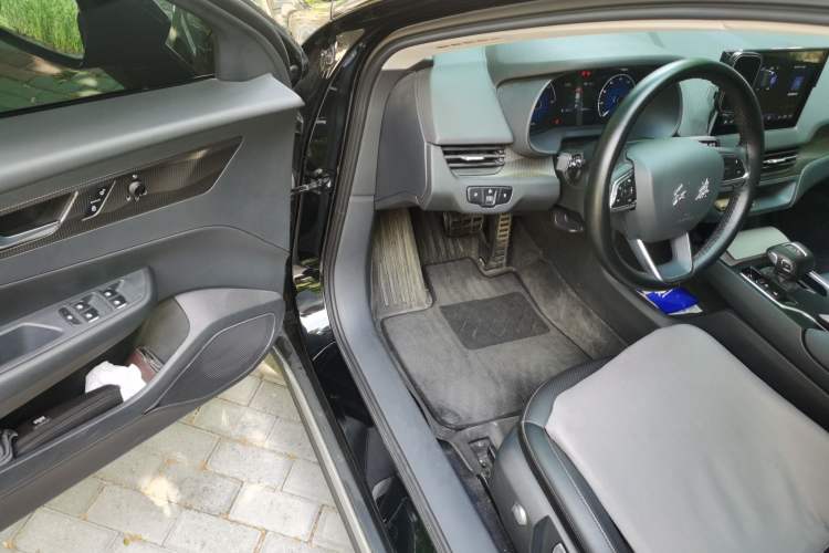 Used Hongqi E-QM5 2022 431 km Charge & Enjoy Edition Driver Seat
