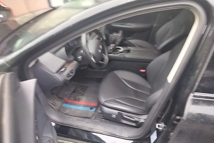 Used Hongqi E-QM5 2022 431 km Charge & Enjoy Edition Driver Seat