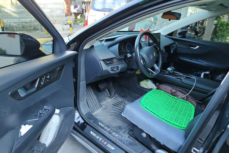 Used Hongqi E-QM5 2022 431 km Charge & Enjoy Edition Driver Seat