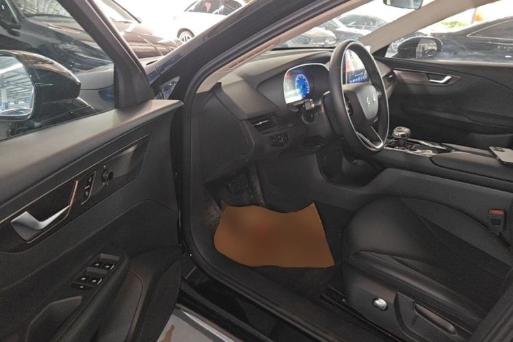 Used Hongqi E-QM5 2022 431 km Charge & Enjoy Edition Driver Seat