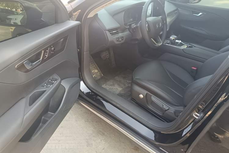 Used Hongqi E-QM5 2022 431 km Charge & Enjoy Edition Driver Seat