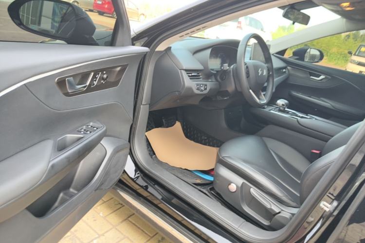 Used Hongqi E-QM5 2022 431 km Charge & Enjoy Edition Driver Seat
