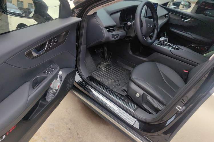 Used Hongqi E-QM5 2022 431 km Charge & Enjoy Edition Driver Seat