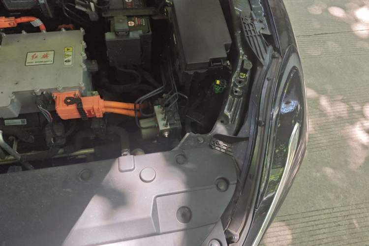 Used Hongqi E-QM5 2022 431 km Charge & Enjoy Edition Engine Bay Left