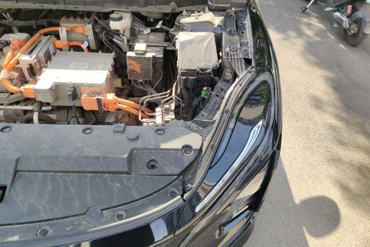 Used Hongqi E-QM5 2022 431 km Charge & Enjoy Edition Engine Bay Left