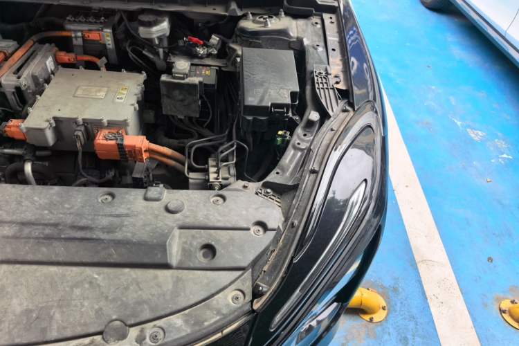 Used Hongqi E-QM5 2022 431 km Charge & Enjoy Edition Engine Bay Left
