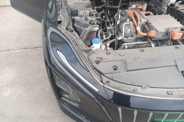 Used Hongqi E-QM5 2022 431 km Charge & Enjoy Edition Engine Bay Right