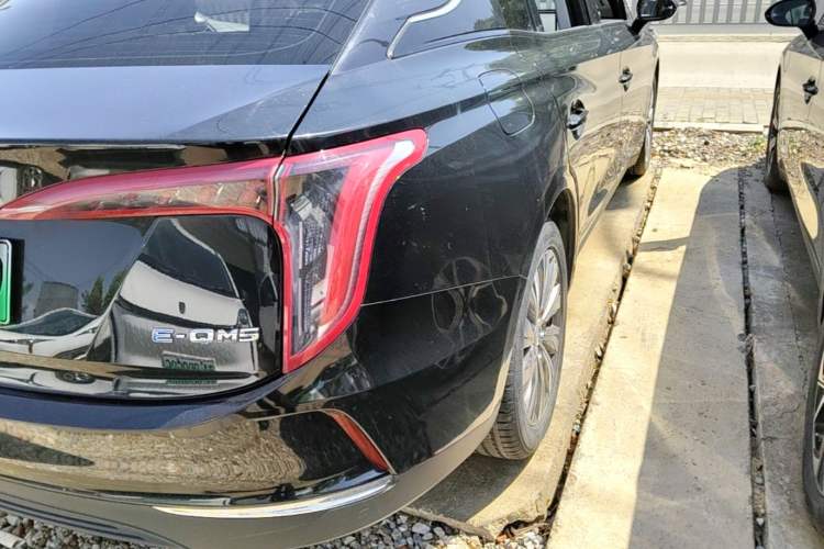 Used Hongqi E-QM5 2022 431 km Charge & Enjoy Edition Exterior 3